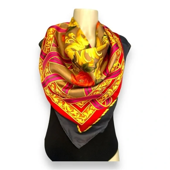 Salvatore Ferragamo scarf - Picture 10 of 13